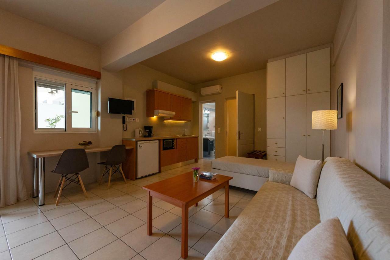 Theoxenia Hotel Apartments チラニ エクステリア 写真
