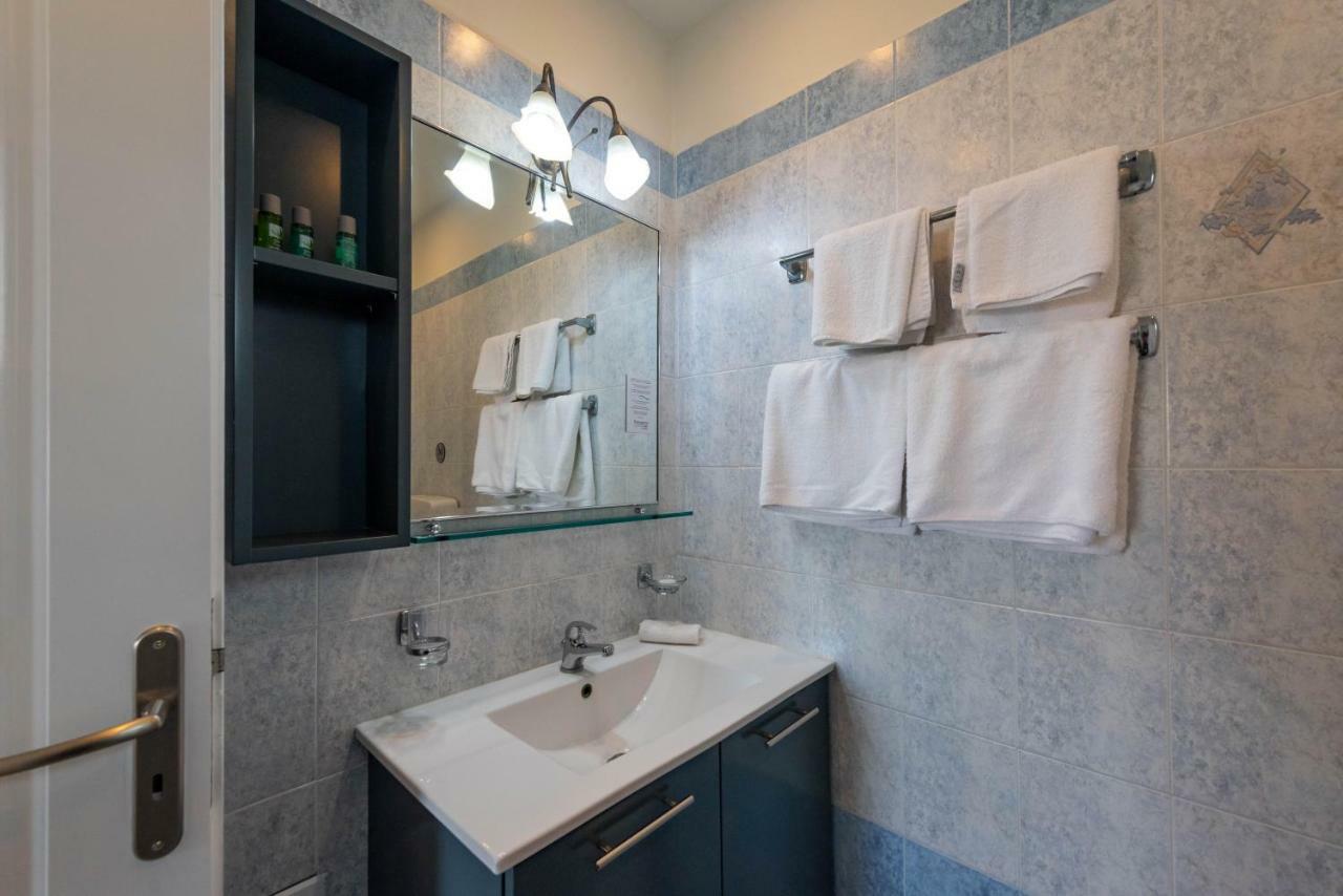 Theoxenia Hotel Apartments チラニ エクステリア 写真